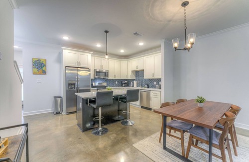 Downtown Memphis House | 2-in-1 Home! Entire Duplex for Your Private Stay