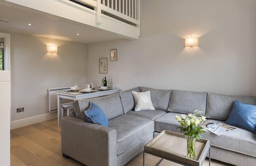 Bugford Cottage | 2 KEEPER'S COTTAGE, HILLFIELD VILLAGE in Dartmouth