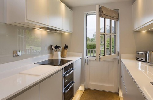 Bugford Cottage | 2 KEEPER'S COTTAGE, HILLFIELD VILLAGE in Dartmouth