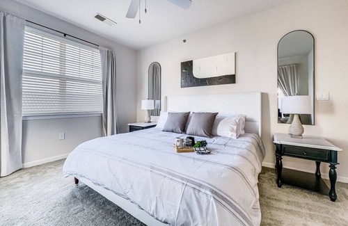 Huntersville Apartment | 2-King-Bd, Shop-Eat-Work-Play 'Birkdale Promenade'