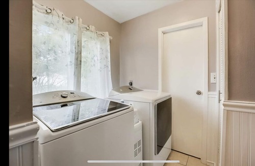 North Bellport Apartment | 2 King Bed Suite Apartment Near The Hamptons/NYC