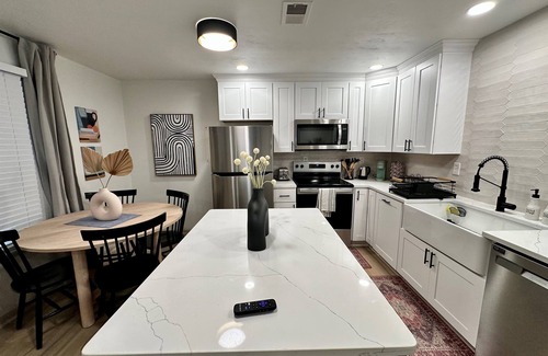 East Ocean View Apartment | 2 king beds -2nd floor walk 2 beach apt1
