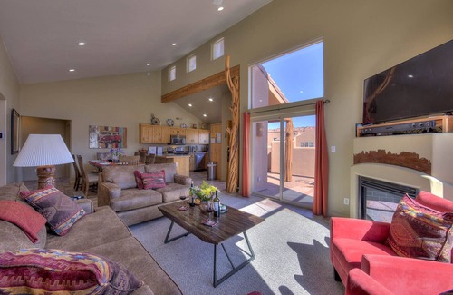 Moab South Valley House | 2 King Beds, Amazing Views, Pool-seasonal & Hot tub-year round