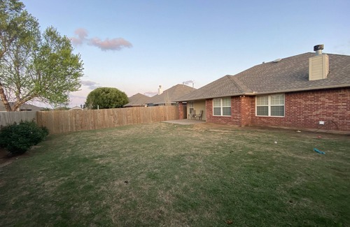South Oklahoma City House | 2 King Beds on 19th st, Jacuzzi, Fireplace, Hulu/Netflix/Cable, and much more!