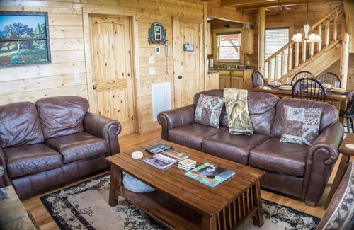 Gatlinburg - Pigeon Forge Cabin | 2 king beds, stunning mountain views, 4 spacious decks, private back deck, court