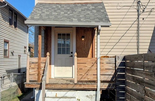 Columbus House | 2 king beds w/attached bathrooms. Centrally located. 34 dollars/night per room