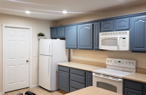 Waynesville House | 2 King Rooms+2 Queen Rooms~ Spacious Yard~ 15mins to FLW gate.