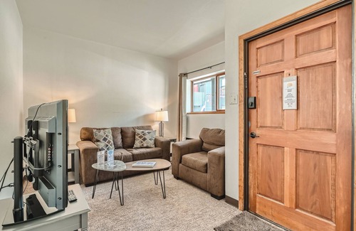 Clear Creek County Hotel | 2 King Suite, Boutique Mountain Motel near hiking & MTB park in Idaho Springs