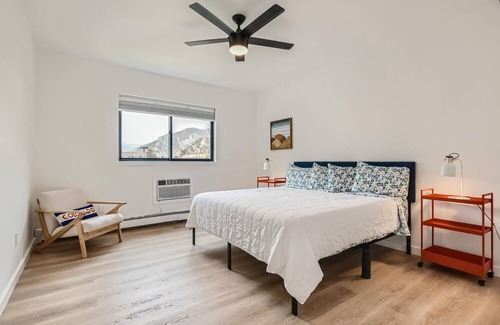 Idaho Springs Hotel | 2 King Suite w/Private Bedroom, Balcony in Boutique Mtn Motel