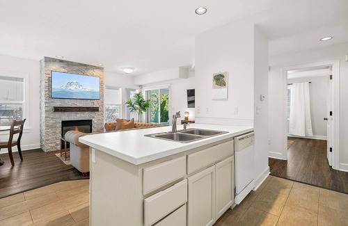 North End Condo | 2 King Suites in Old Town | Bay Views + Patio + Garage!