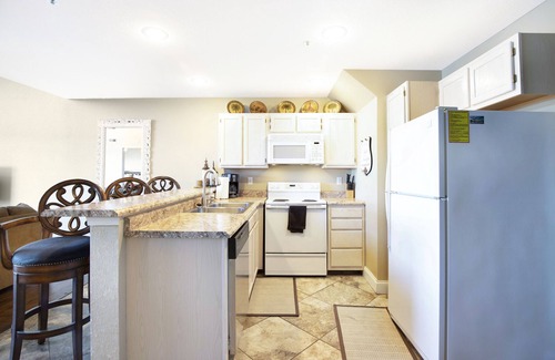 Osage Beach Condo | 2 Kings, 2 Queens, Ledges Point Loft Condo! Million Dollar View & Free Wi-Fi!