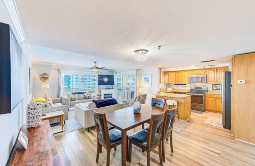 Redington Shores Condo | 2 Kings! Pool & Beach View! Updated, Steps to Sand - 502