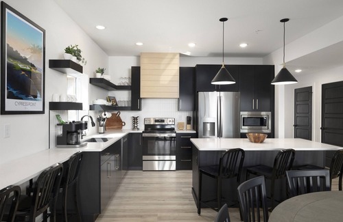Hollister House | 2 Lakefront homes (sleeping 45) golf simulator, outdoor sauna, & hot tubs