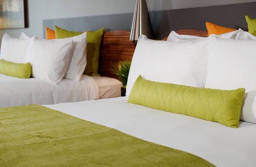 Circleville Resort | 2 Large Accommodations! With Indoor Waterpark & Arcade Access! Free Parking!