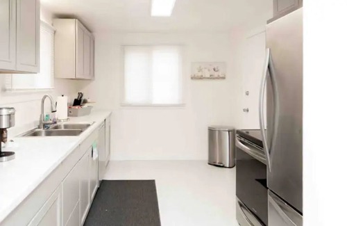 SeaTac House | 2 LG BD, In a private home, close to the Airport/Boeing