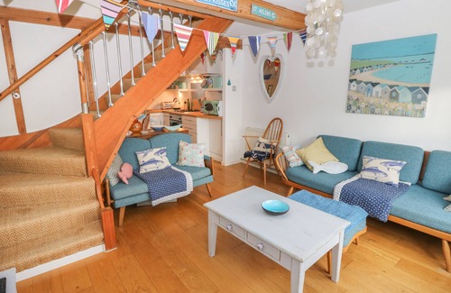 Brading Cottage | 2 LINDEN TERRACE, pet friendly, character holiday cottage in Brading