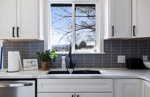 Pasco House | 2 Living Spaces, Close to HAPO Center, Airport, River, and Park