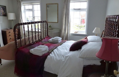 Walberswick House | 2 Lorne Cottage - Charming 3-Bed Cottage on The Green, with Sea Views. Sleeps 6