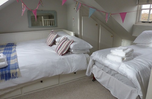 Walberswick House | 2 Lorne Cottage - Charming 3-Bed Cottage on The Green, with Sea Views. Sleeps 6