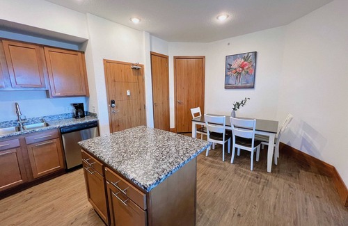 Grandville Apartment | 2 Luxury suites with parking at The Grand Castle