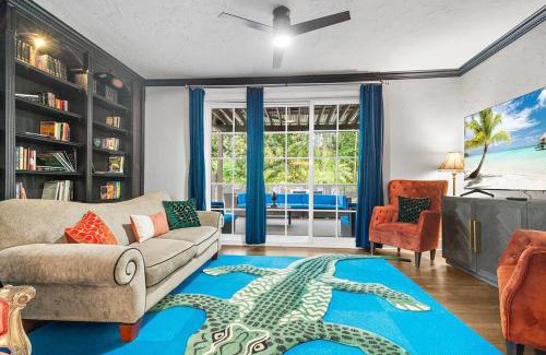 Palm Beach - West Palm Beach House | 2 Mansions with Pool & BBQ Sleeps 22