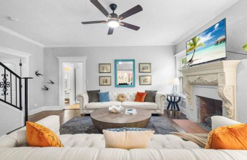 Palm Beach - West Palm Beach House | 2 Mansions with Pool & BBQ Sleeps 22