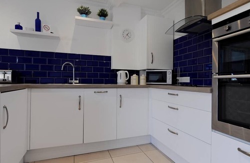 Seaton Cottage | 2 MAREEBA, romantic, country holiday cottage in Seaton, Devon