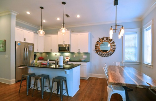Lakeside at Blue Mountain Beach House | 2 Master Suites, 4 Bedroom, Five ★ Home, Gourmet Kitchen - short walk to beach