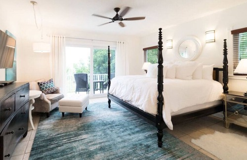 Estate Enighed Apartment | 2 masters, 4 bedrooms, Poolside.
