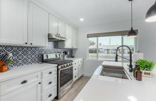 South Scottsdale House | 2 Masters | 4King Beds | 3 Showers | Pool & Hottub