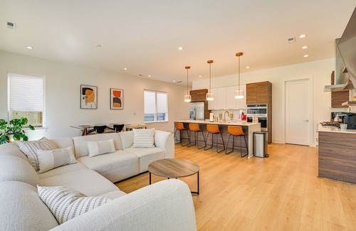 Biddleville House | 2 Mi to Bank of America Stadium: Townhome w/Patio