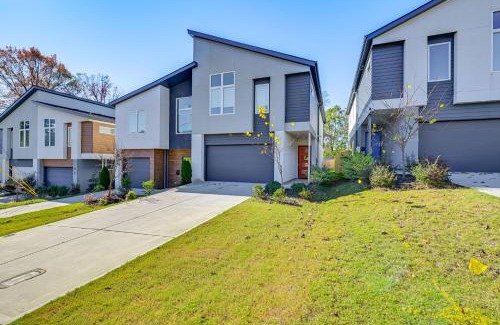 Biddleville House | 2 Mi to Bank of America Stadium Townhome with Patio