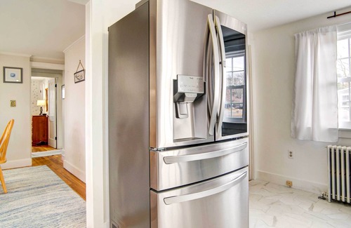 Hyannis Cottage | 2 Mi to Beach: Coastal Retreat in Hyannis!