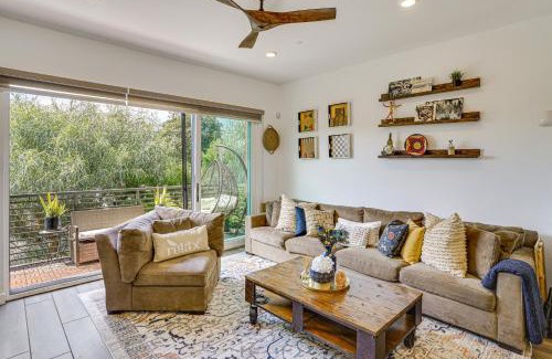 Central San Pedro House | 2 Mi to Beach Luxe LA-Area Townhome with Balcony