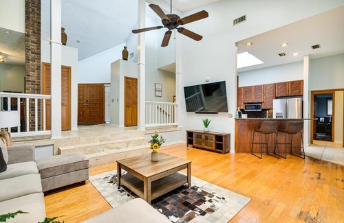 Temple Crest House | 2 Mi to Busch Gardens Retreat in Scenic Community