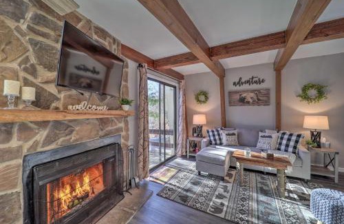 Banner Elk House | 2 Mi to Dtwn Banner Elk Mtn Townhome with Deck!