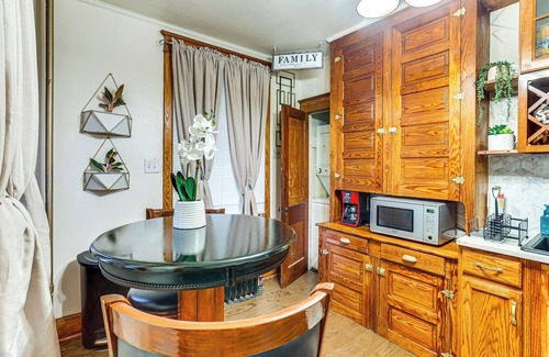 Harrisburg - Hershey House | 2 Mi to Dtwn: Harrisburg Escape w/Furnished Deck!