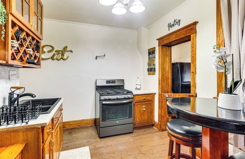 Harrisburg - Hershey House | 2 Mi to Dtwn: Harrisburg Escape w/Furnished Deck!