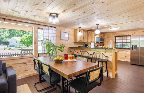 Gatlinburg House | 2 Mi to Dtwn: Spacious Gatlinburg Home w/Hot Tub!