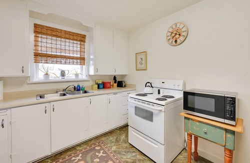 Corvallis Apartment | 2 Mi to Fly Fishing: BBQ-Ready Corvallis Apartment