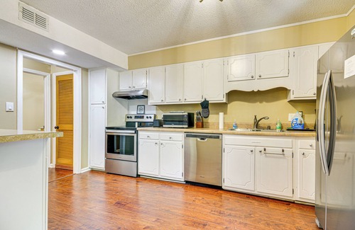 High Point Apartment | 2 Mi to High Point University: Townhome w/Patio