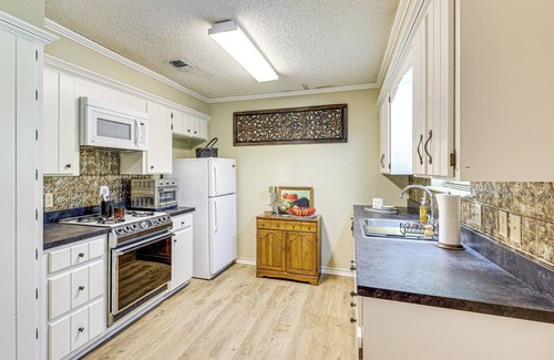 Redlick House | 2 Mi to Hospital: Texarkana Family Home w/Yard!