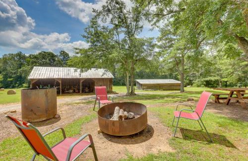 Lineville House | 2 Mi to Lake Lineville Farmhouse with Fire Pit