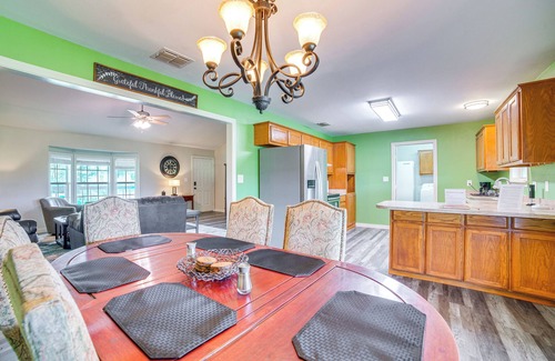 Dogwood House | 2 Mi to Lake Monticello: Home w/Large Decks!