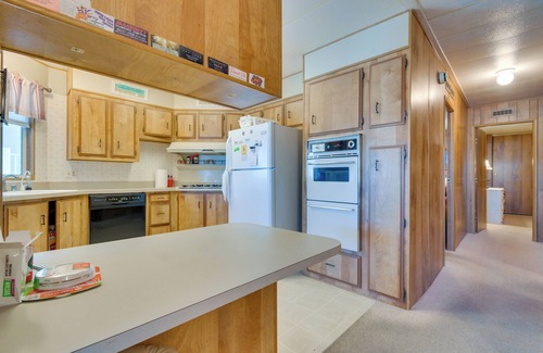 Desert Hills House | 2 Mi to Lake Havasu: Pet-Friendly Home w/Grill!