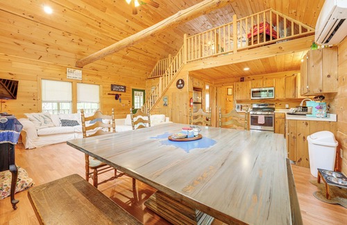 Standish Cabin | 2 Mi to Marina & Beach: Frye Island Retreat!