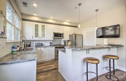 Le Droit Park House | 2 Mi to National Mall: Modern DC Retreat w/Patio