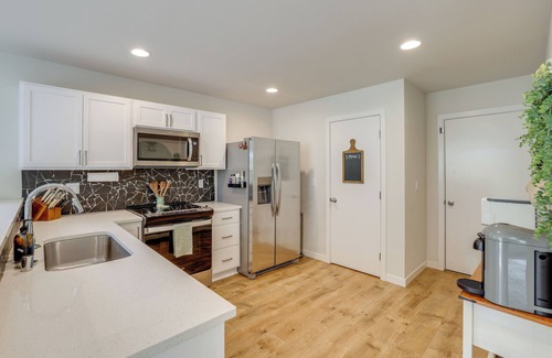 Port Angeles House | 2 Mi to Olympic National Park: Hot Tub Haven!