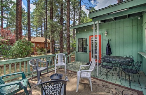 Pinetop-Lakeside House | 2 Mi to Rainbow Lake Woodsy Retreat with Deck!