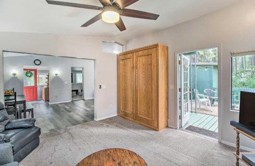 Pinetop-Lakeside House | 2 Mi to Rainbow Lake Woodsy Retreat with Deck!